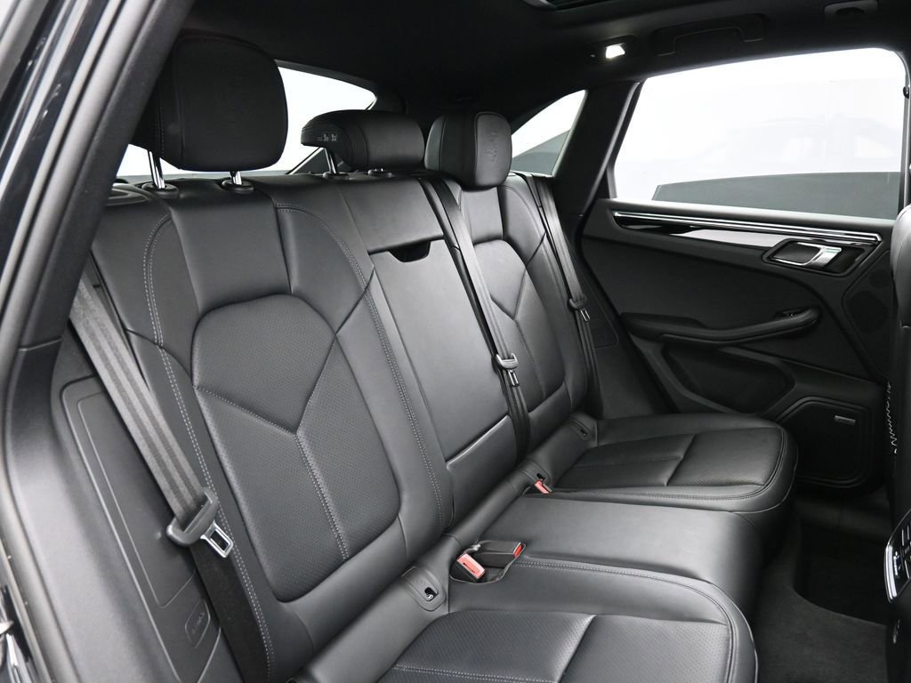 Certified 2025 Porsche Macan image 27
