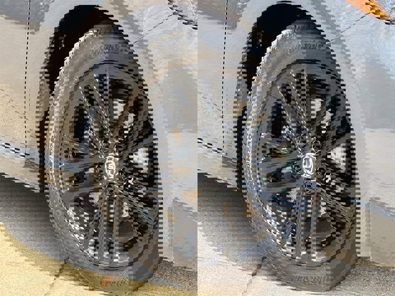 Used 2025 Toyota Camry Hybrid image 32