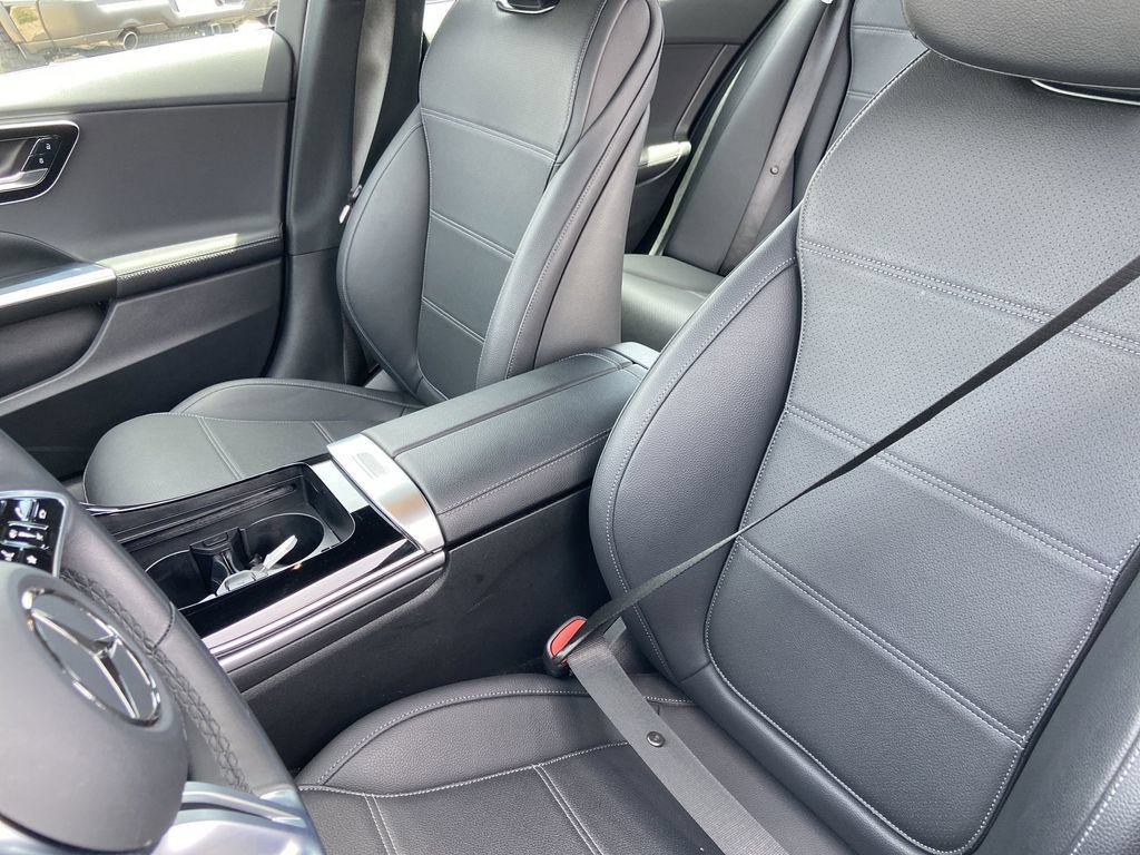 Used 2025 Mercedes-Benz C 300 Sedan image 15