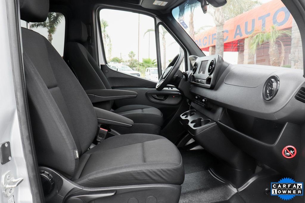 Used 2024 Mercedes-Benz Sprinter 2500 image 30