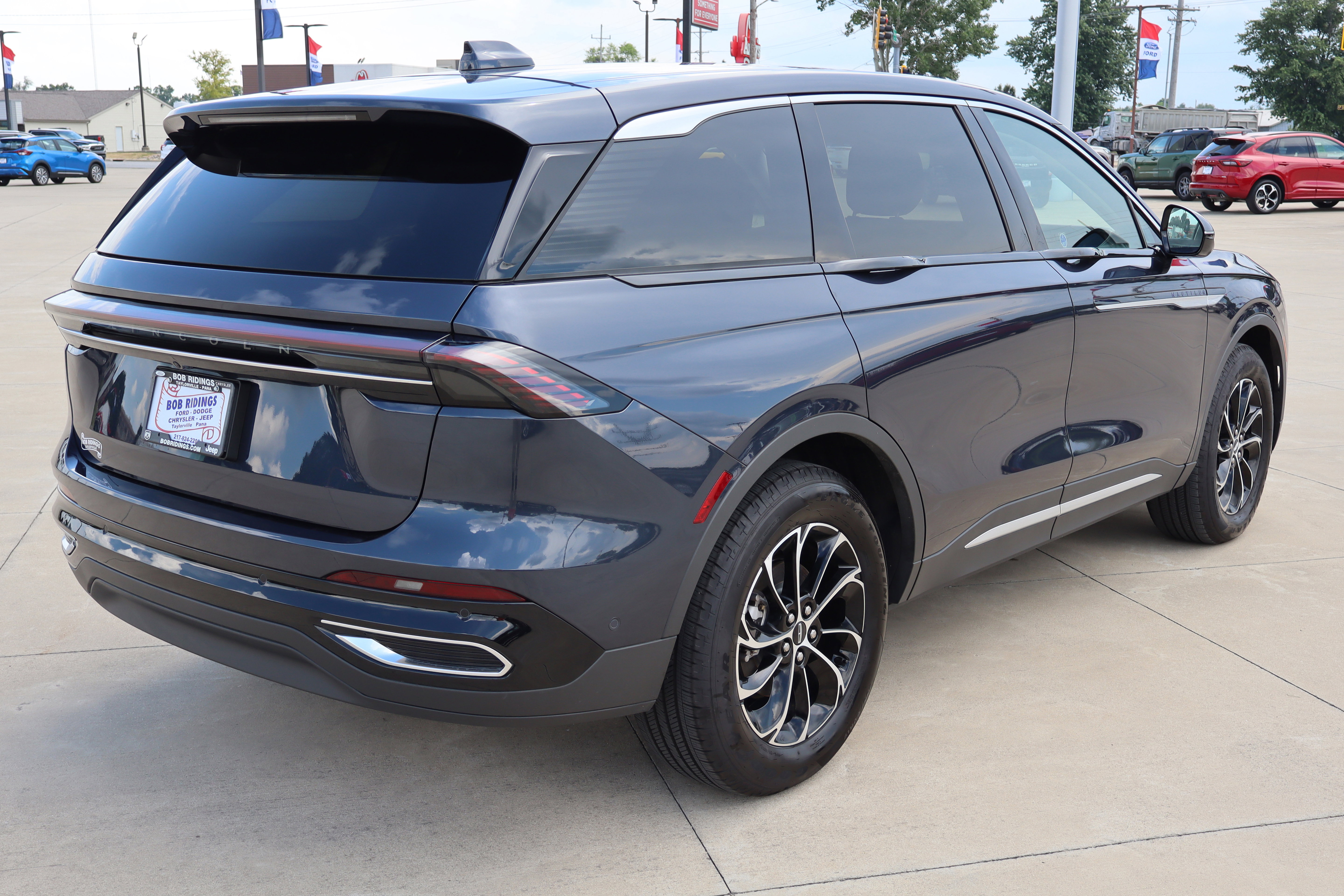 Used 2024 Lincoln Nautilus Premier AWD/4WD image 6