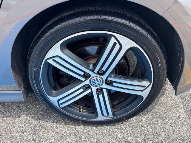 Used 2016 Volkswagen Golf R 4-Door AWD/4WD image 9