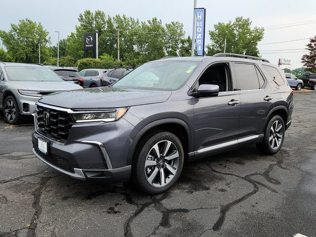 Used 2025 Honda Pilot Touring image 3