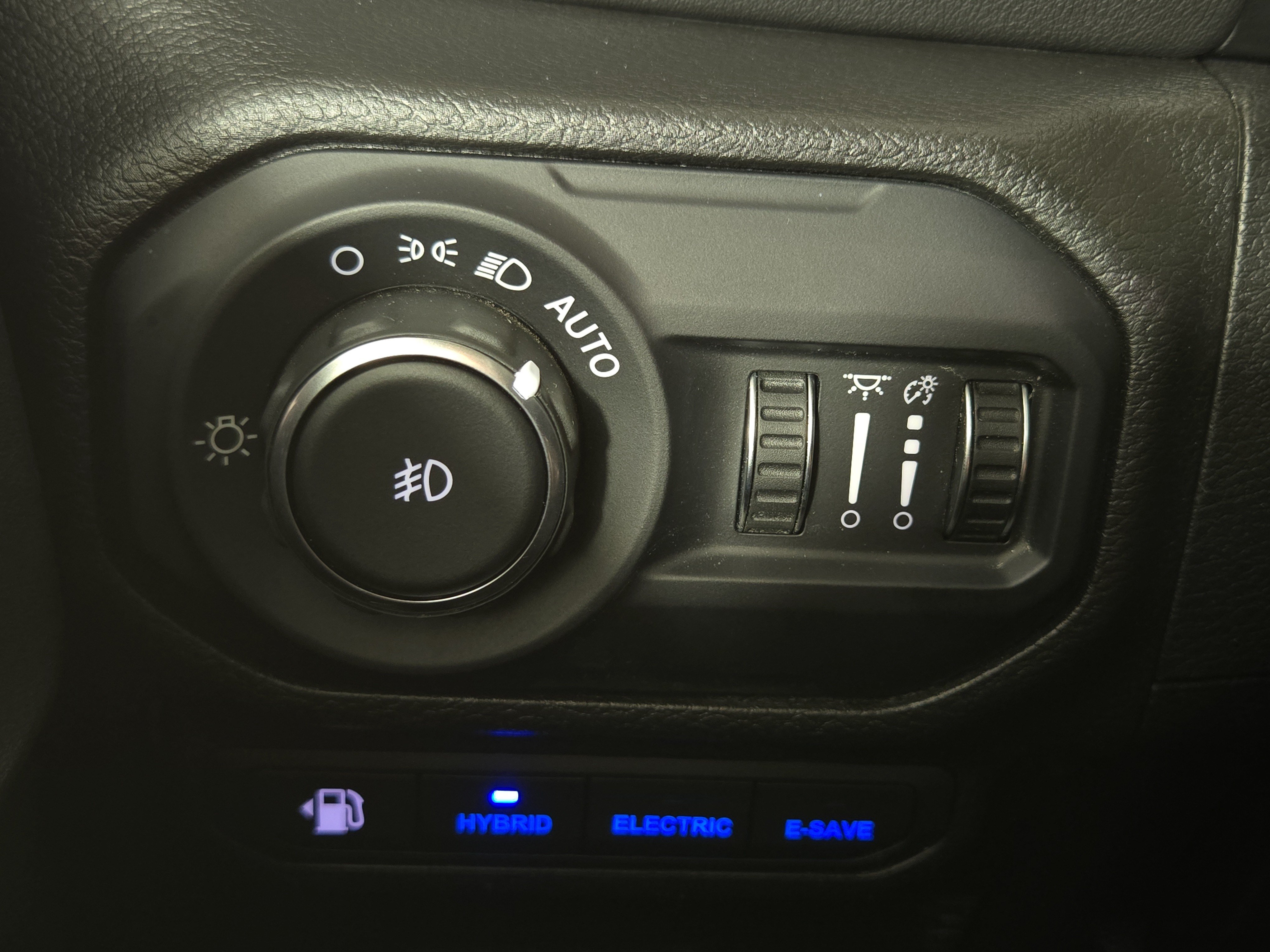 Certified 2022 Jeep Wrangler Unlimited Sahara w/ Cold Weather Group AWD/4WD image 23