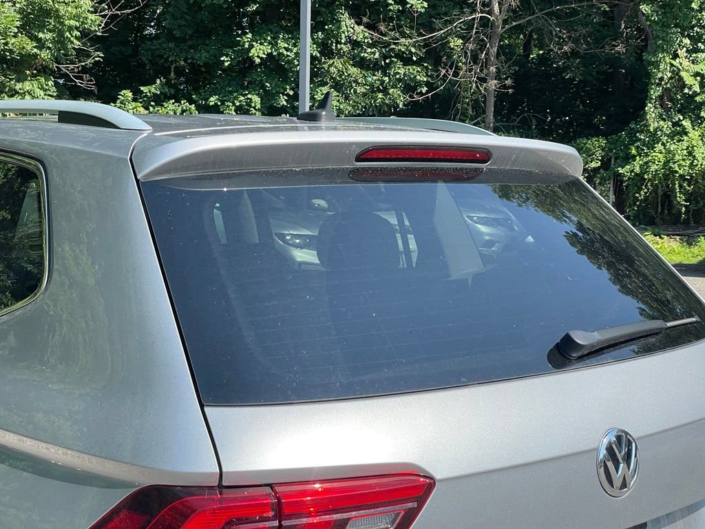 Used 2020 Volkswagen Tiguan SEL AWD/4WD image 35