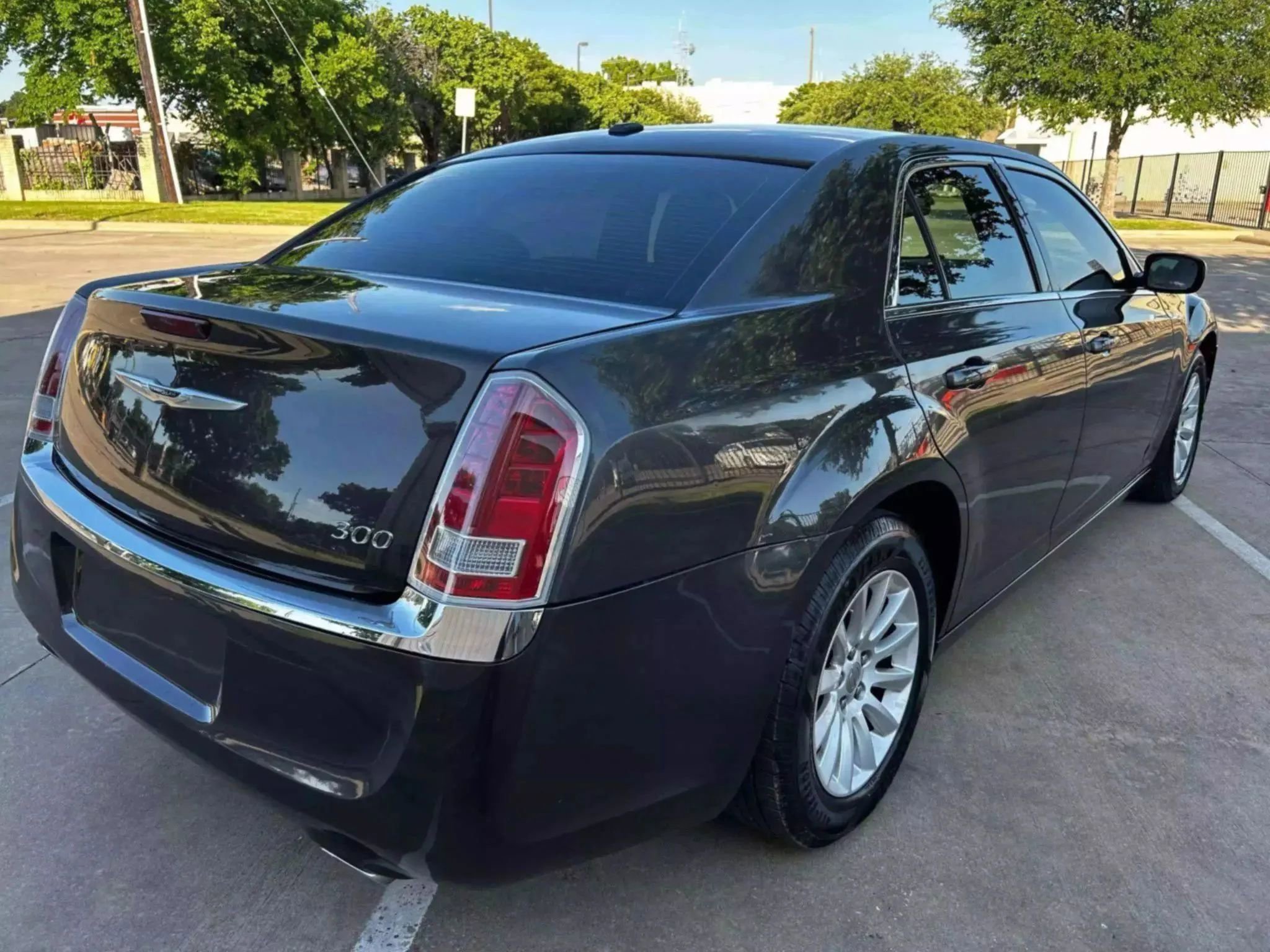 Used 2013 Chrysler 300 image 5