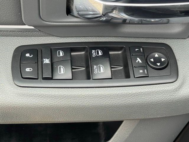 Certified 2019 RAM 1500 Classic SLT w/ Luxury Group image 12