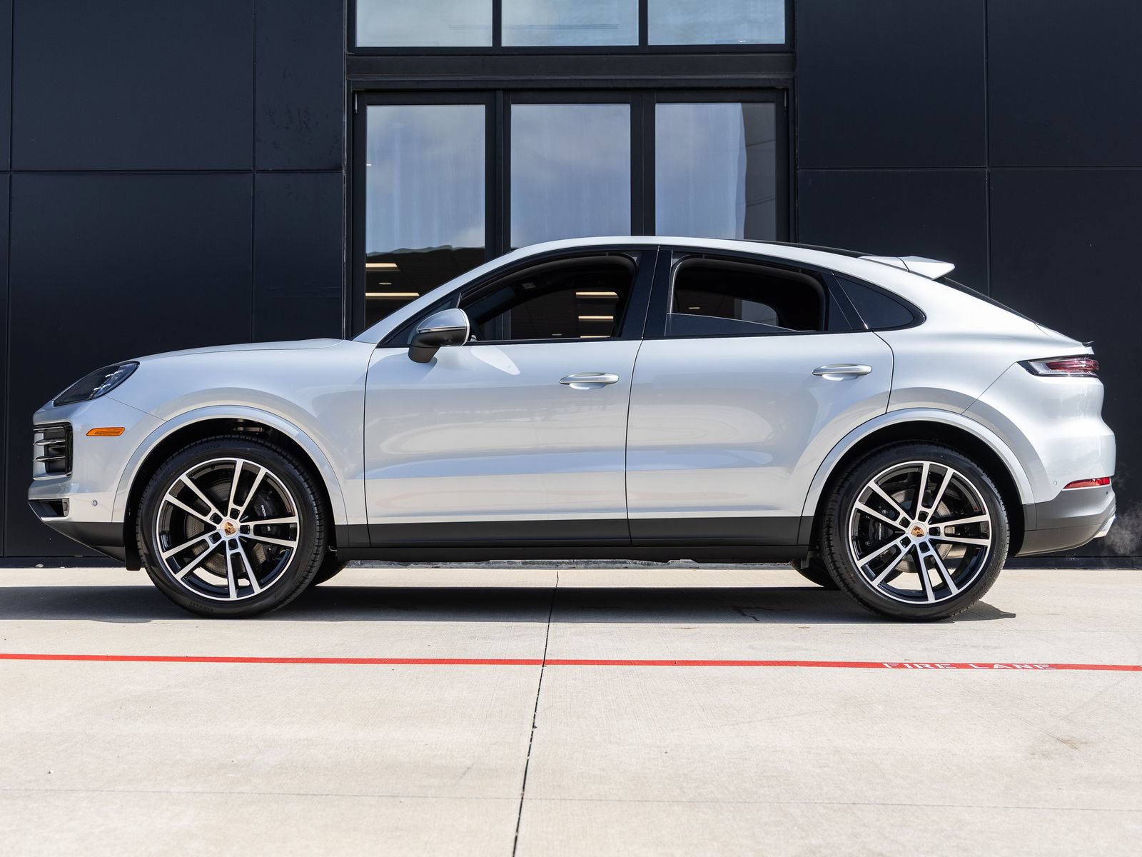 New 2026 Porsche Cayenne Coupe AWD/4WD image 2