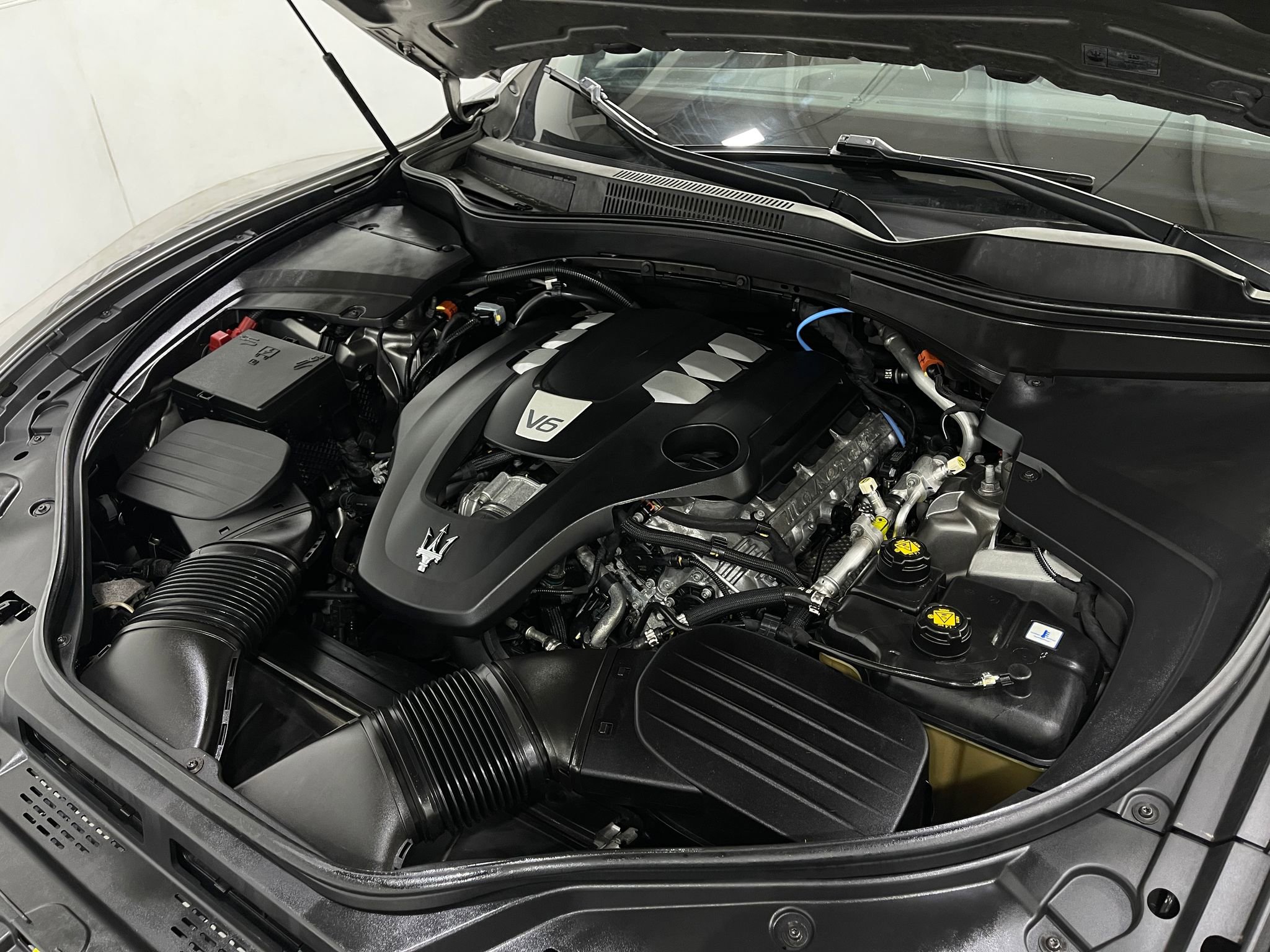 Used 2021 Maserati Levante image 25