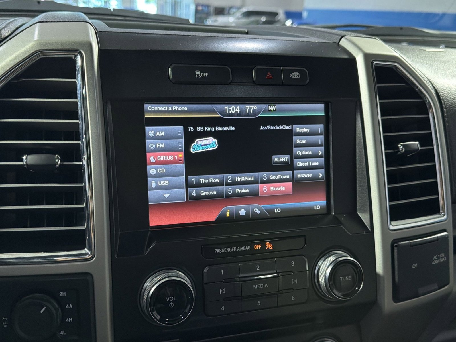 Used 2015 Ford F150 Lariat w/ Equipment Group 502A Luxury AWD/4WD image 36