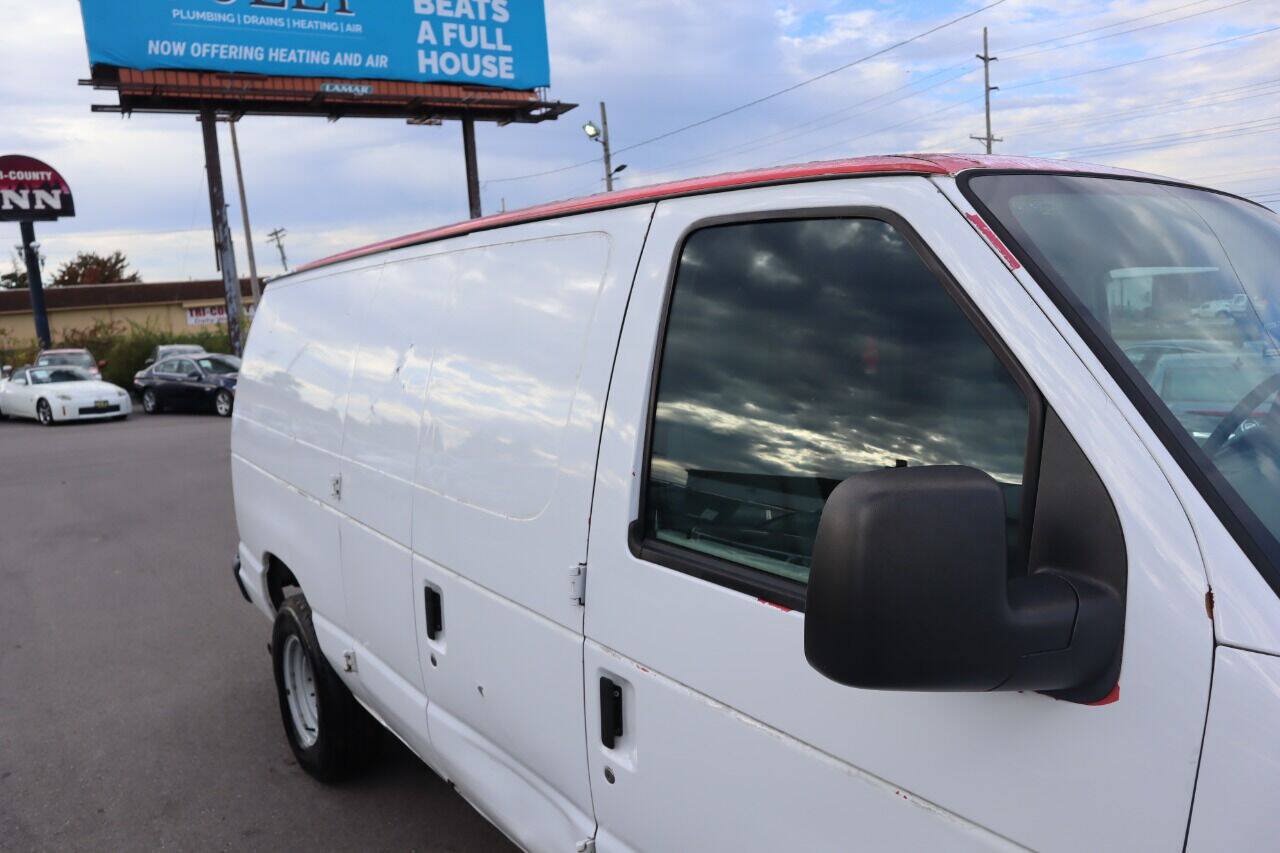 Used 2013 Ford E-250 and Econoline 250 w/ Commercial Cargo Van Pkg RWD image 39