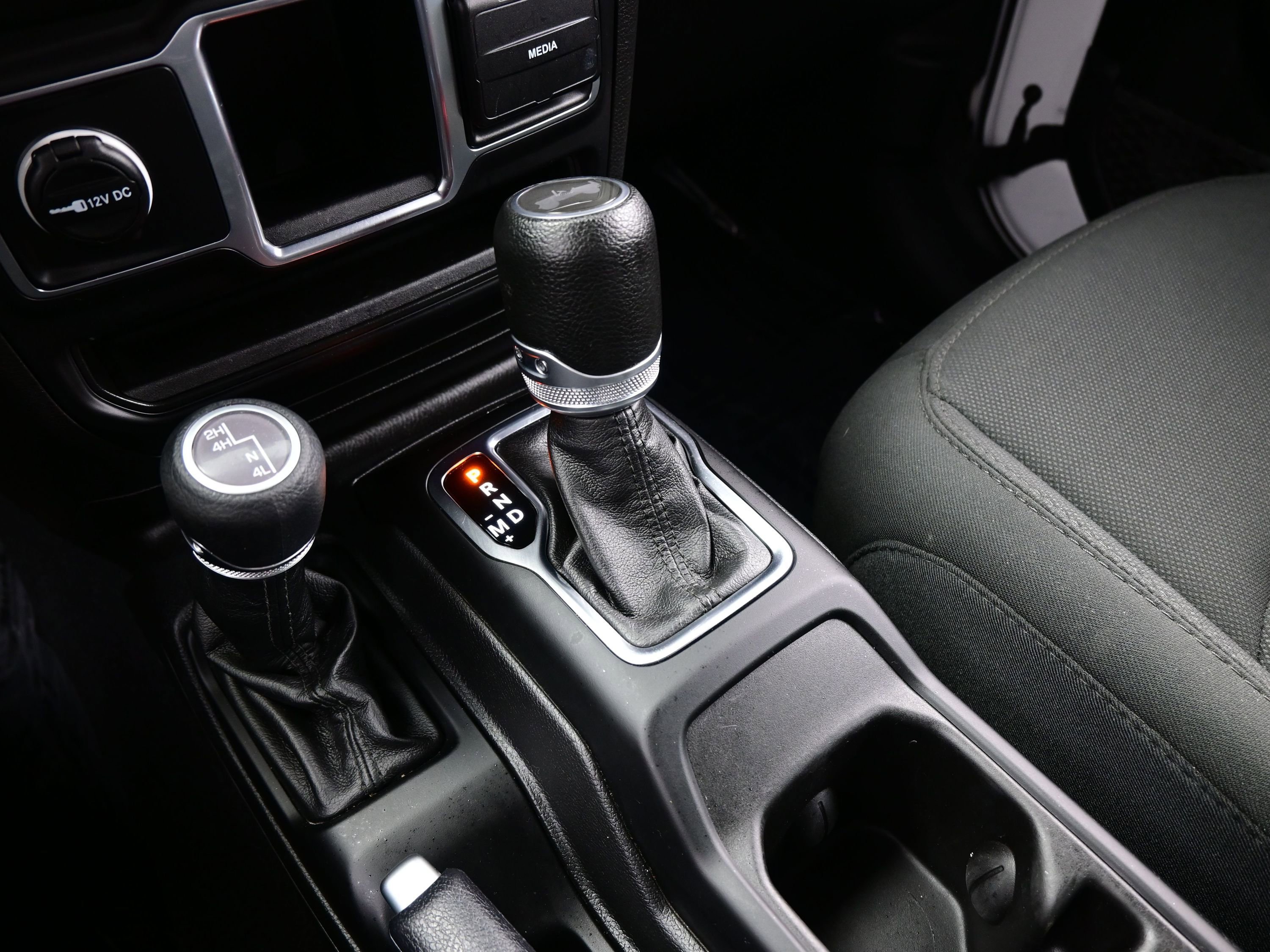 Used 2023 Jeep Wrangler Sport image 21