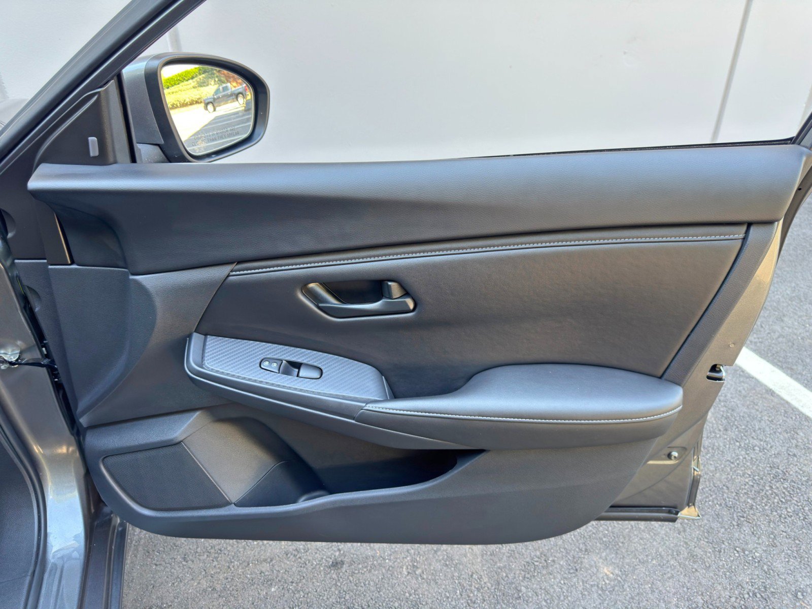 Used 2025 Nissan Sentra S FWD image 35