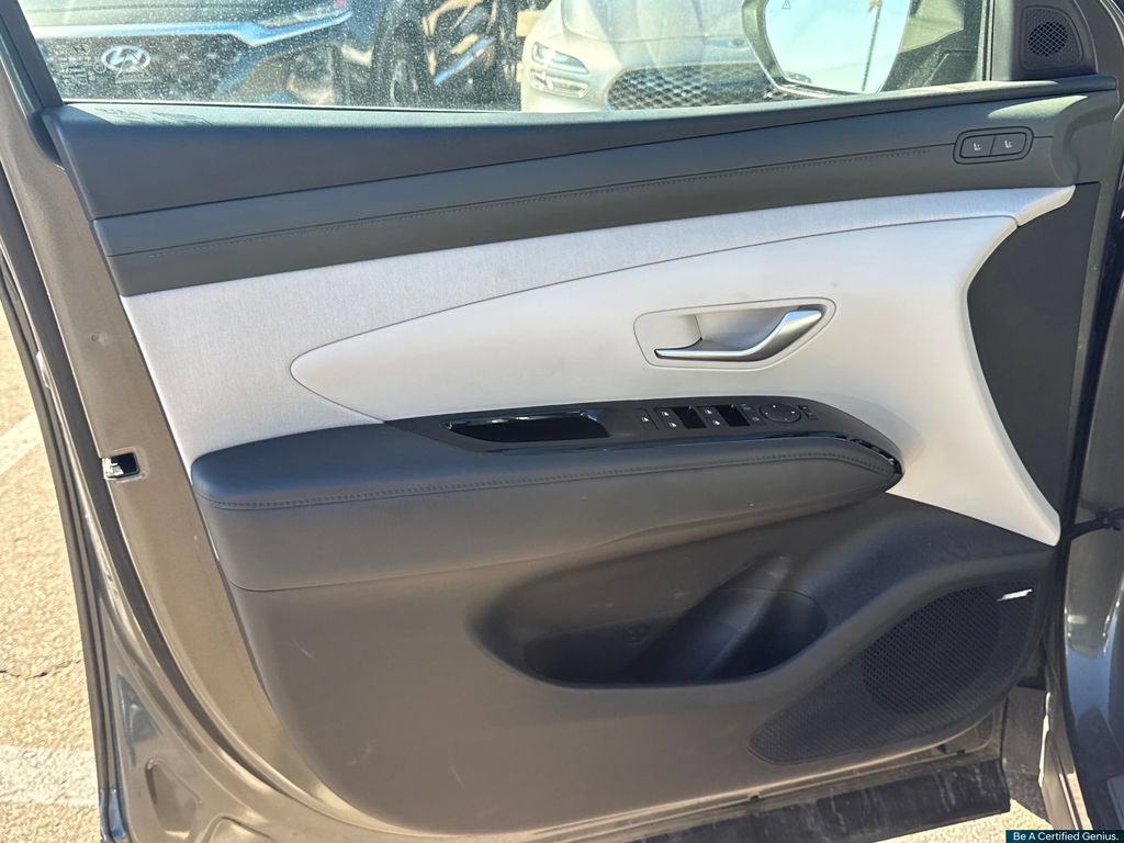 Used 2025 Hyundai Tucson Limited AWD/4WD image 17