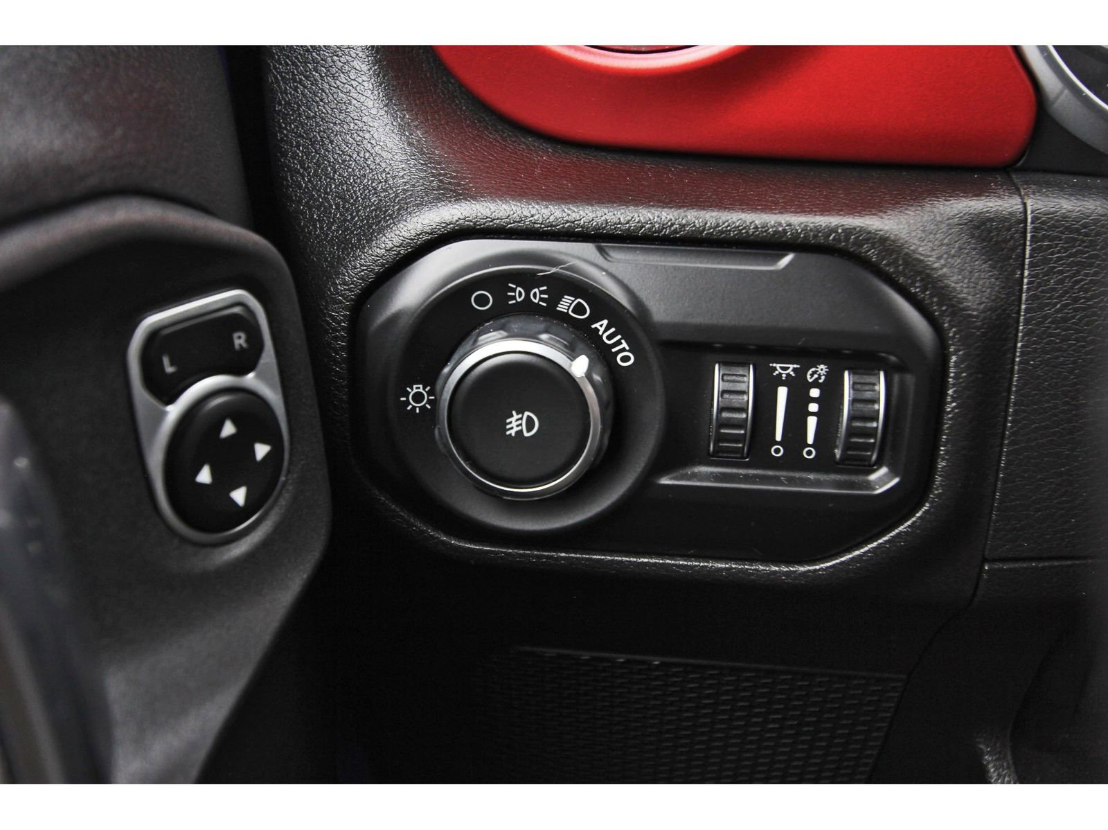 Used 2018 Jeep Wrangler Unlimited Rubicon AWD/4WD image 22