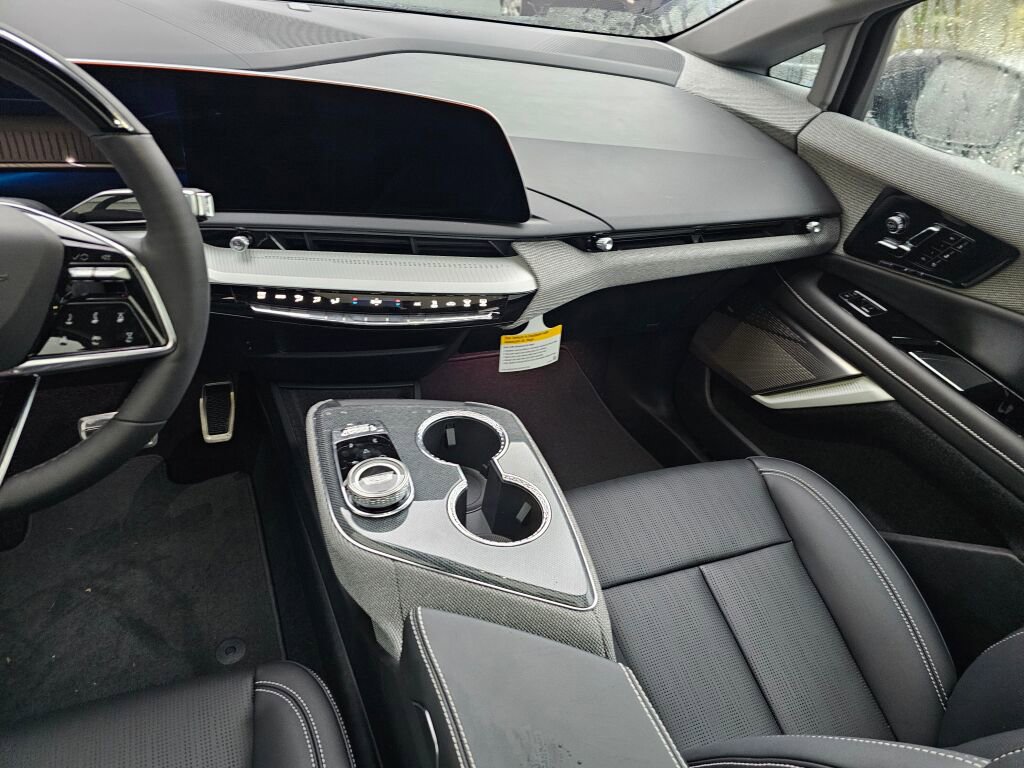 New 2026 Cadillac Optiq Luxury 2 image 25