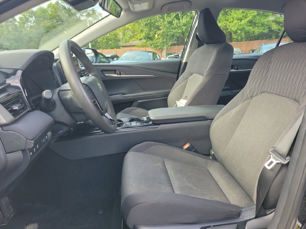 Used 2025 Toyota Camry LE FWD image 20