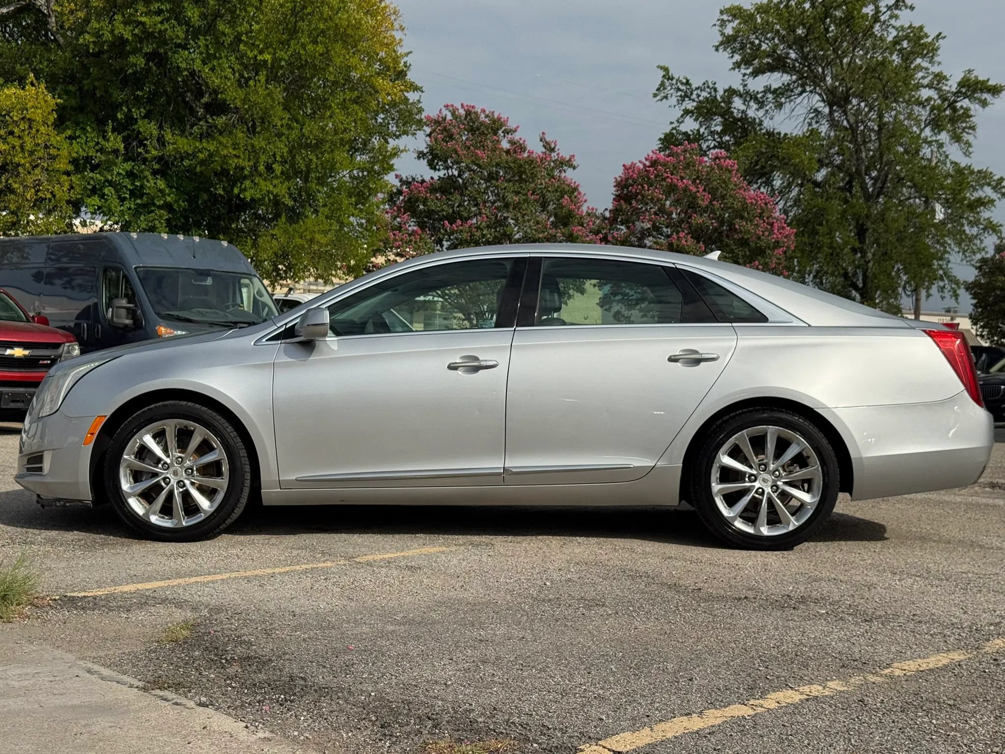 Used 2013 Cadillac XTS Luxury w/ Driver Awareness Package FWD image 3