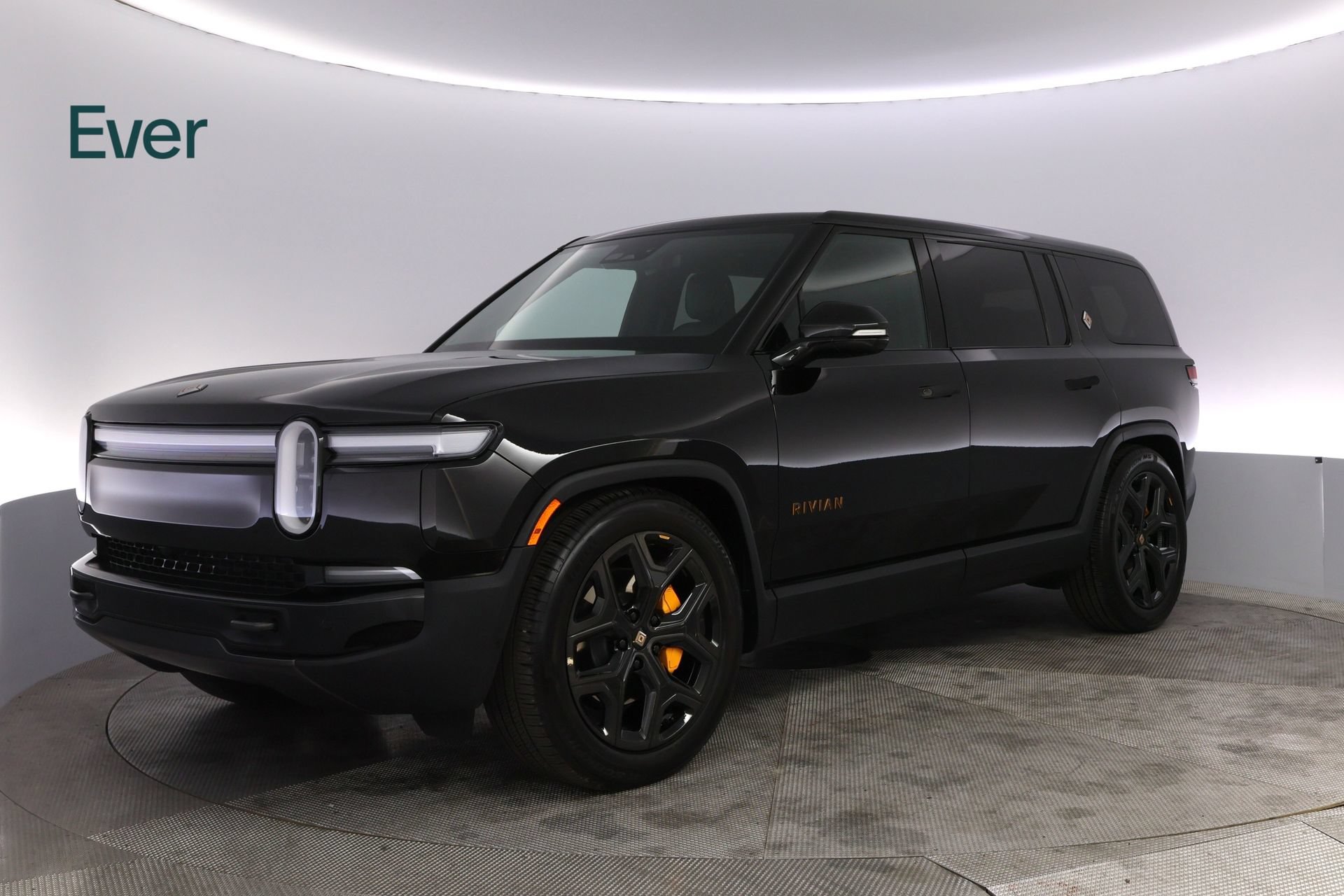 Used 2025 Rivian R1S Premium AWD/4WD image 2