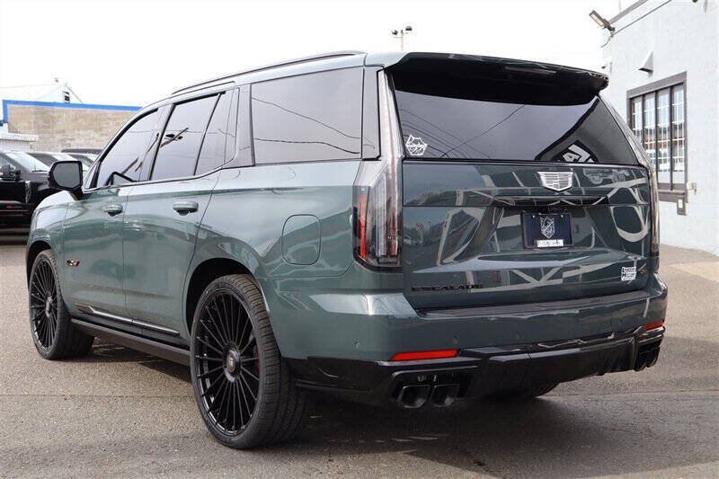 Used 2026 Cadillac Escalade V w/ LPO, ONYX Package AWD/4WD image 3