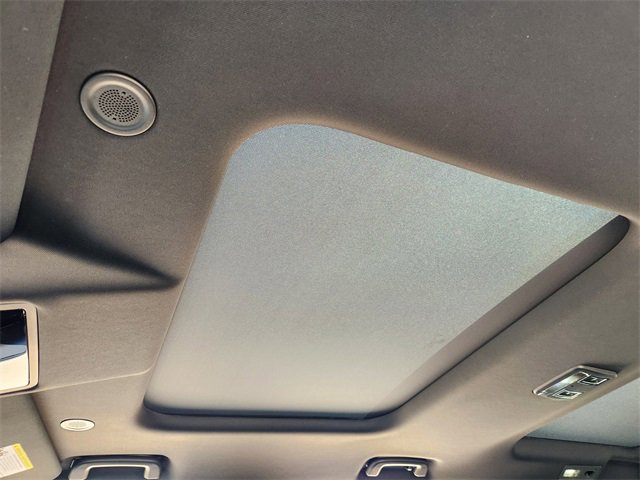 New 2025 Land Rover Discovery S image 17