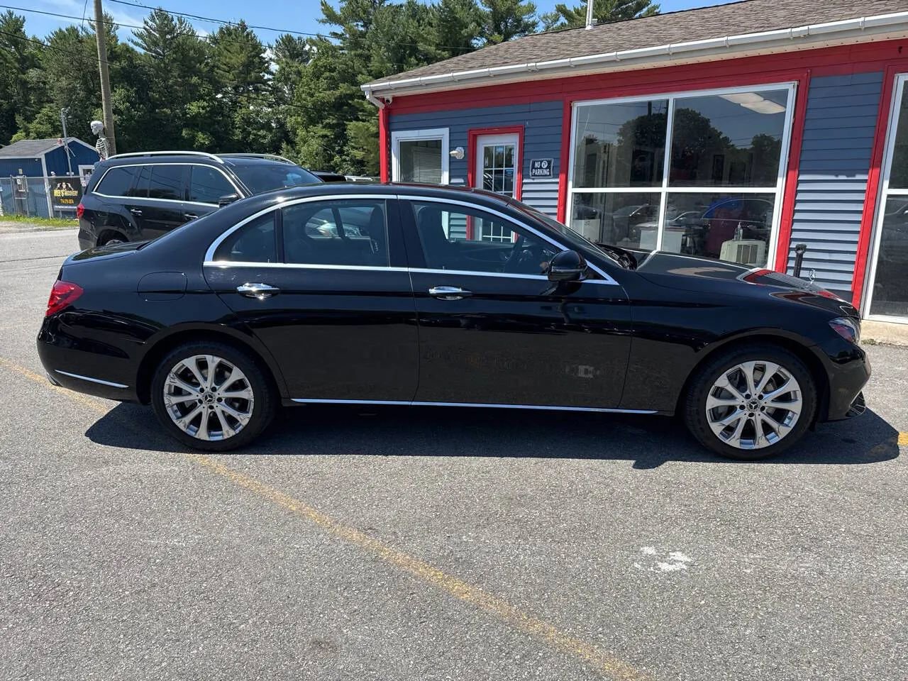 Used 2017 Mercedes-Benz E 300 4MATIC image 5