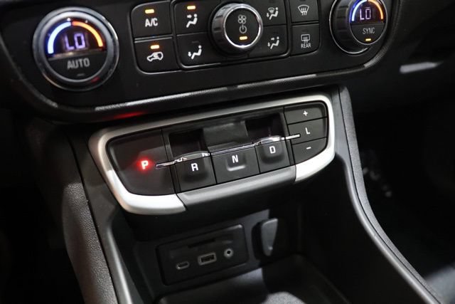 Used 2024 GMC Terrain SLT AWD/4WD image 27