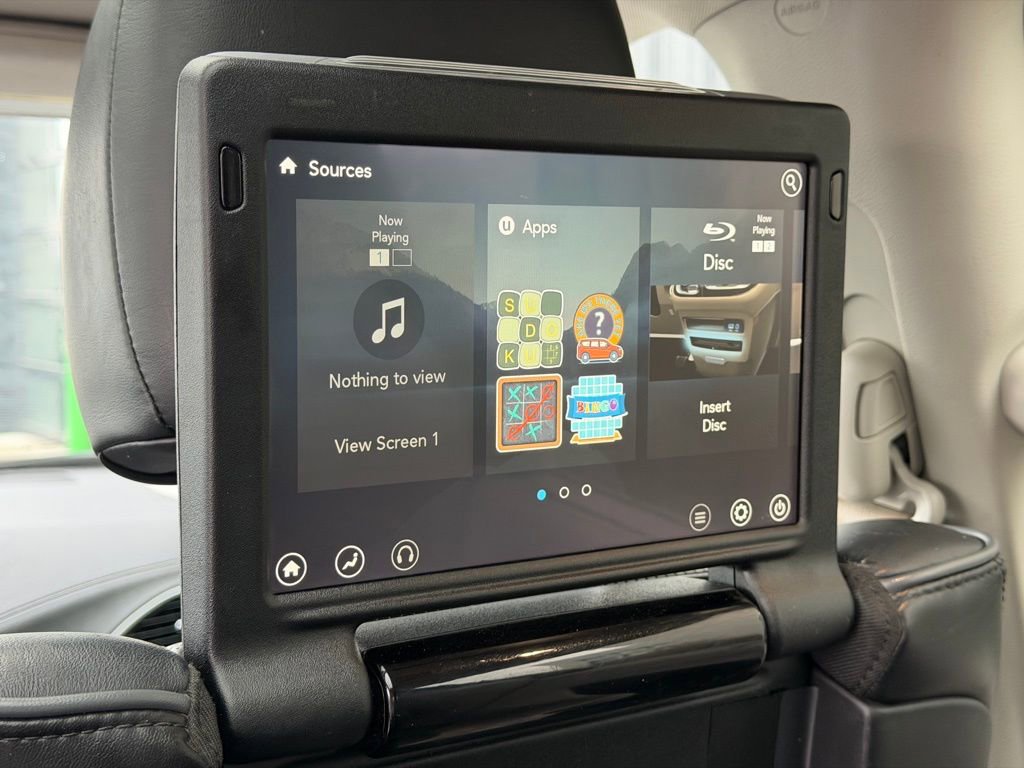 Used 2018 Chrysler Pacifica Limited w/ Tire & Wheel Group image 12