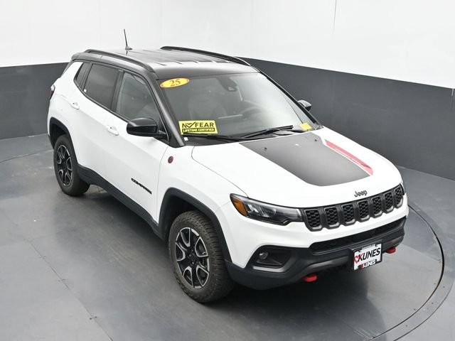 Used 2025 Jeep Compass Trailhawk AWD/4WD image 37