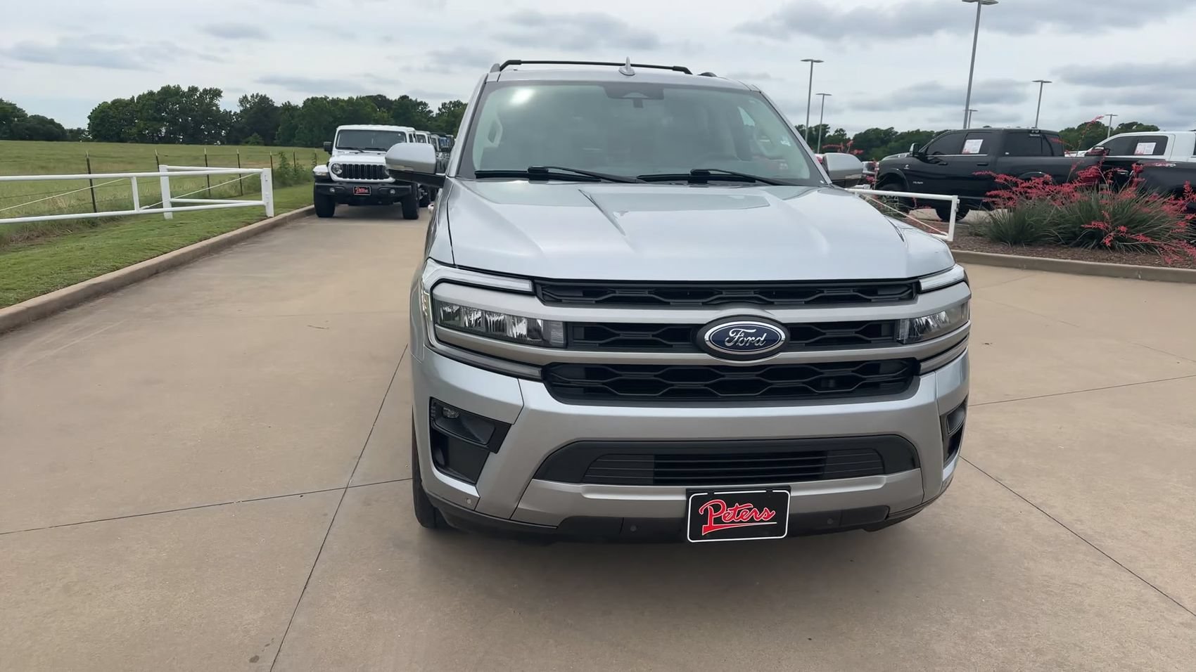 Used 2023 Ford Expedition XLT RWD image 4