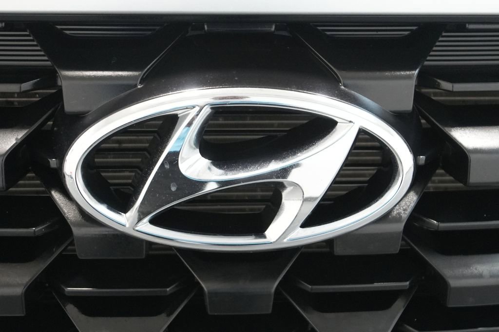 Used 2023 Hyundai Santa Fe SEL w/ Cargo Package image 12