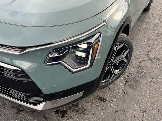 New 2025 Kia Niro SX Touring image 2