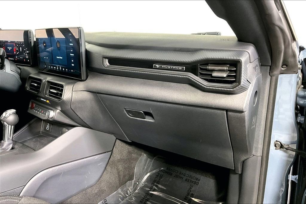 Used 2025 Ford Mustang Coupe image 16
