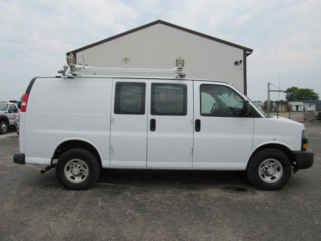 Used 2018 Chevrolet Express 2500 w/ Driver Convenience Package RWD image 2