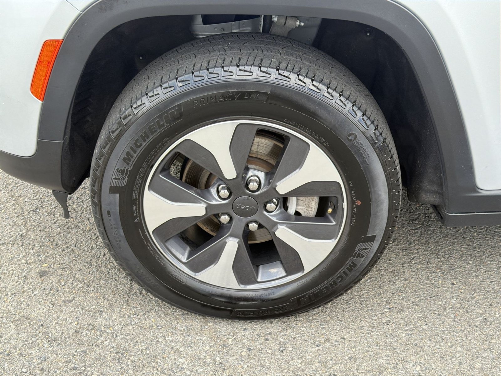 Used 2023 Jeep Grand Cherokee Altitude AWD/4WD image 12