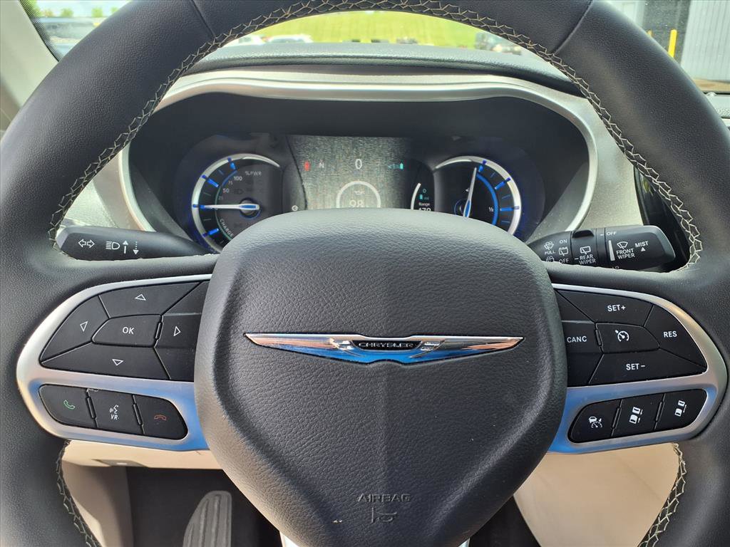 Used 2023 Chrysler Pacifica Touring-L FWD image 31