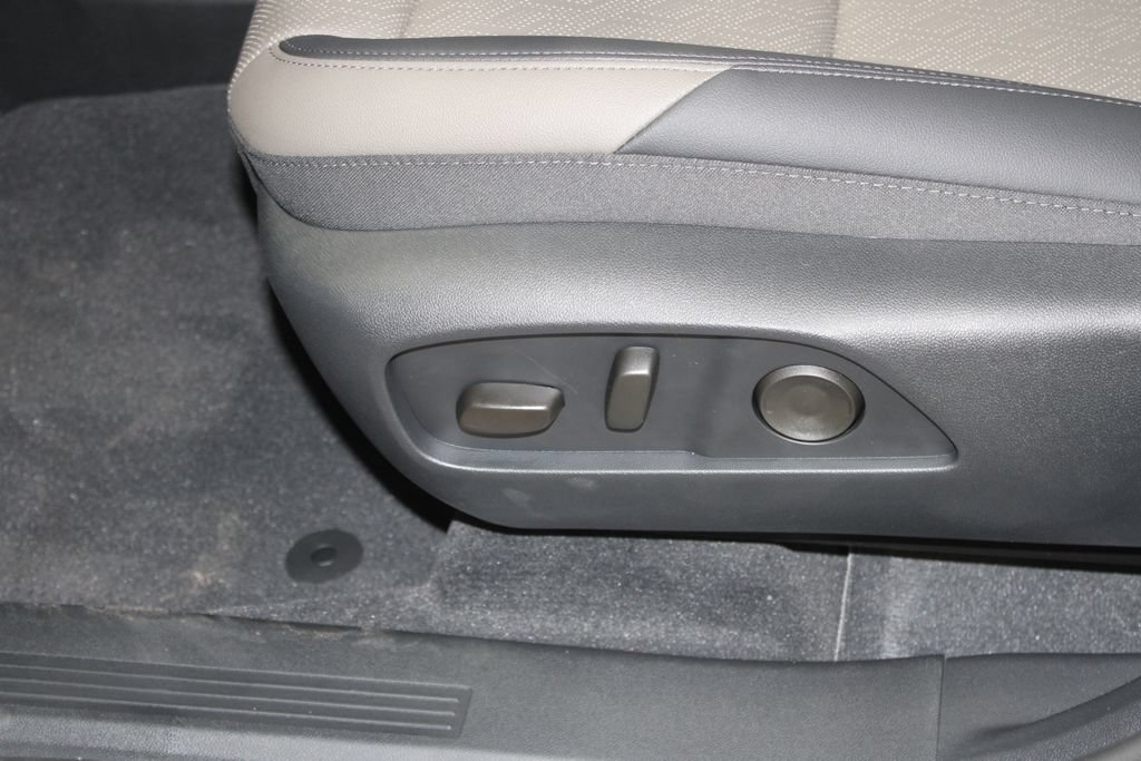 New 2026 Chevrolet Equinox LT w/ Convenience Package II FWD image 16
