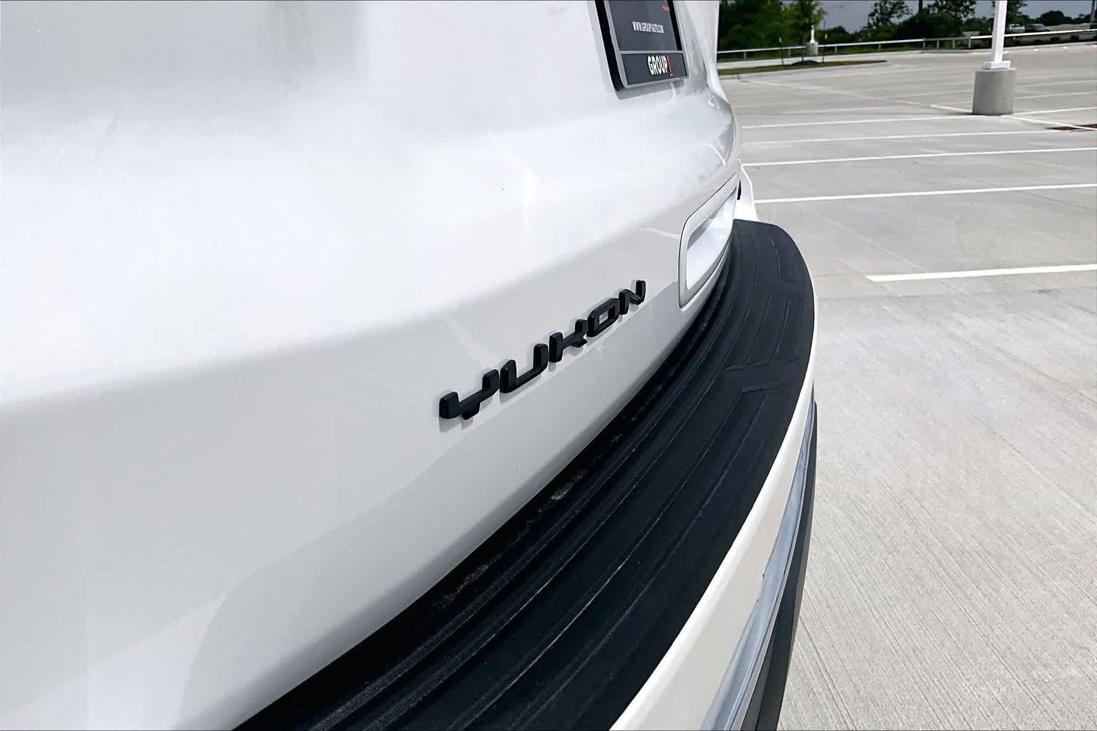Used 2024 GMC Yukon SLT w/ SLT Luxury Package RWD image 28
