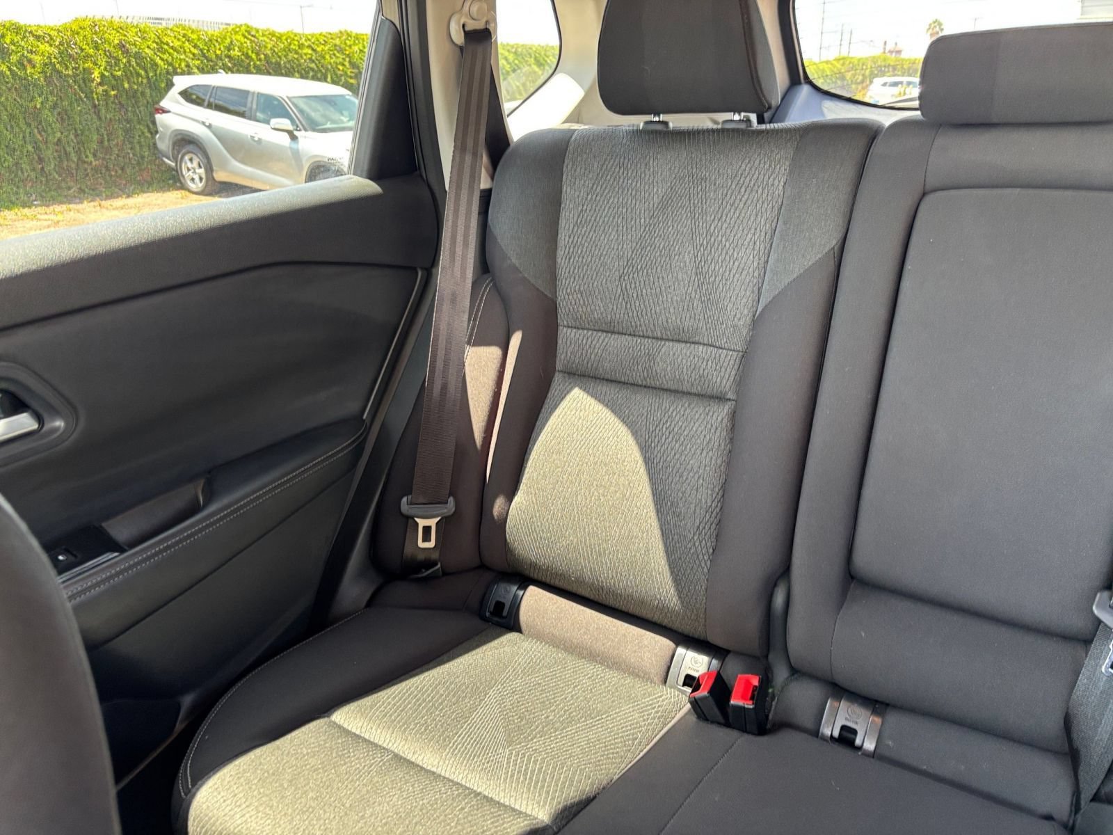 Used 2025 Nissan Rogue SV FWD image 40