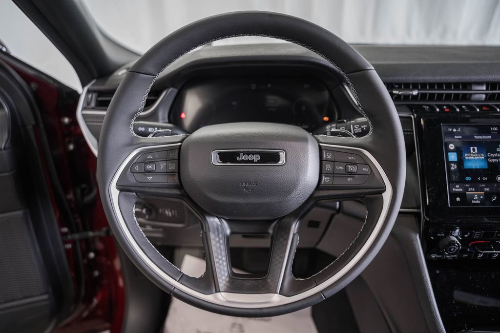 New 2025 Jeep Grand Cherokee Altitude image 27