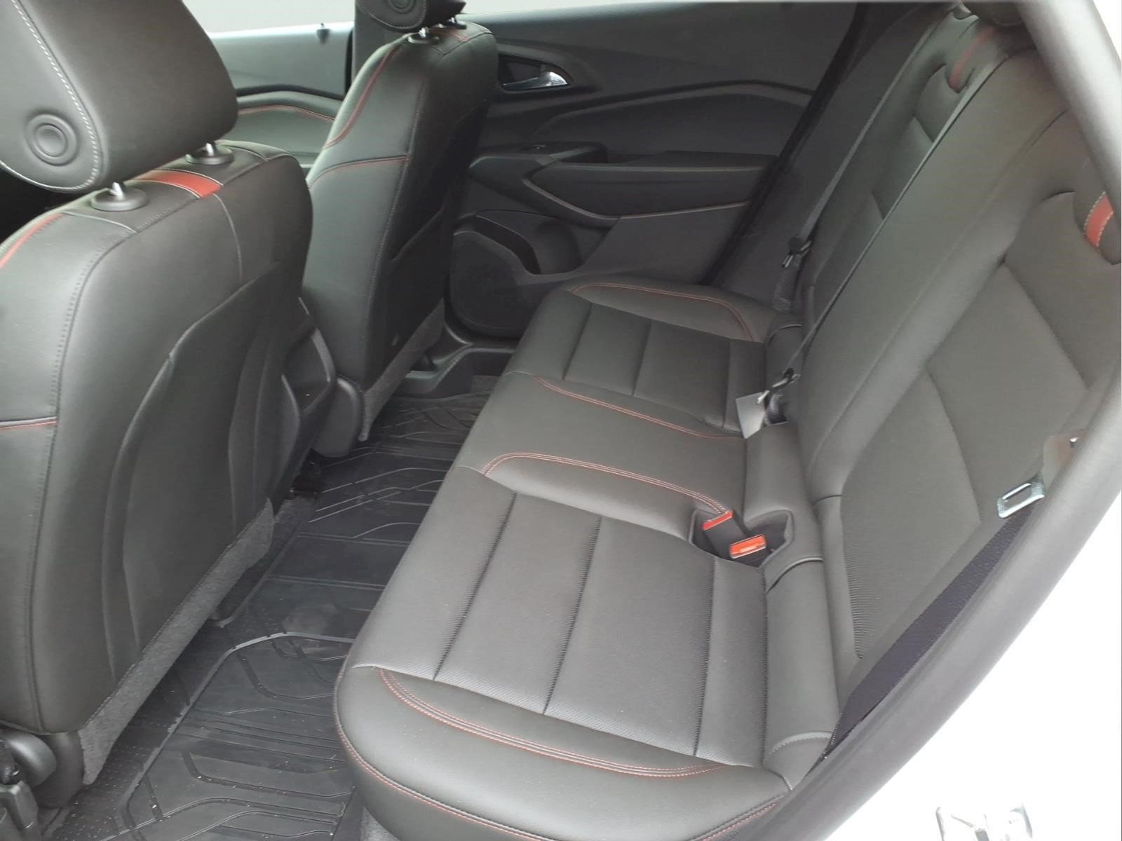 Used 2025 Chevrolet Trax RS w/ Sunroof Package FWD image 6