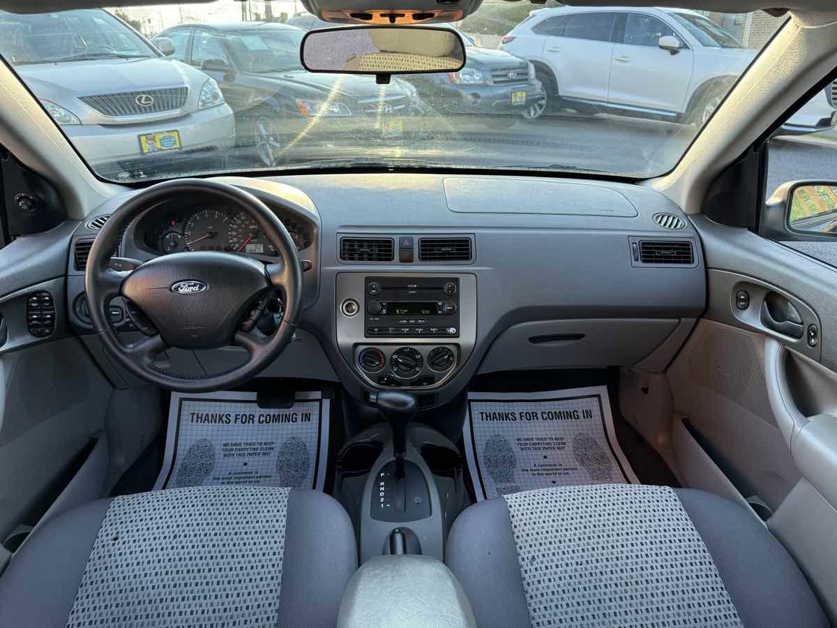Used 2005 Ford Focus SES FWD image 13