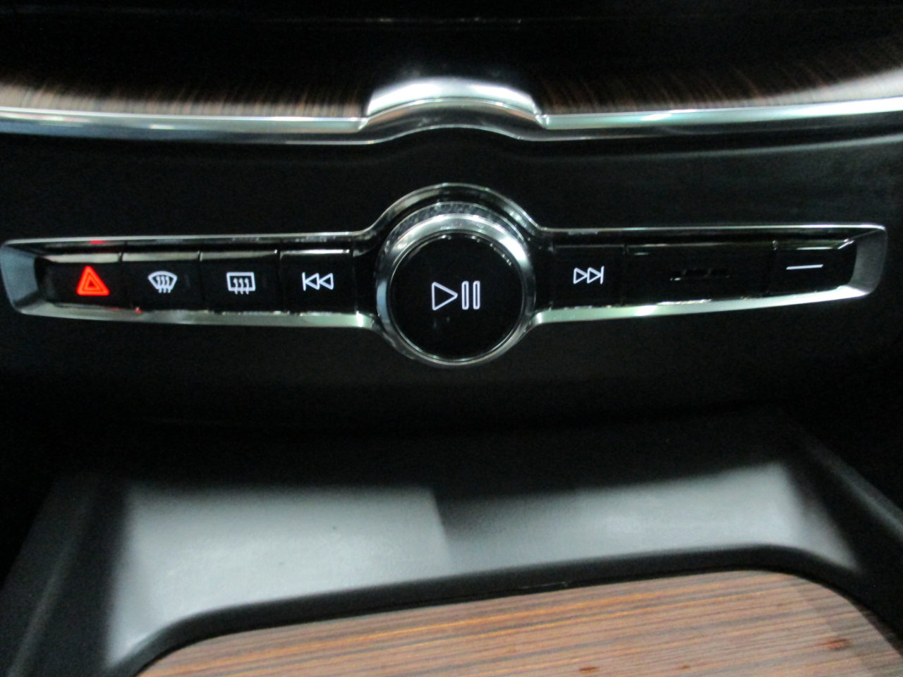 Used 2022 Volvo XC60 B5 Momentum image 23