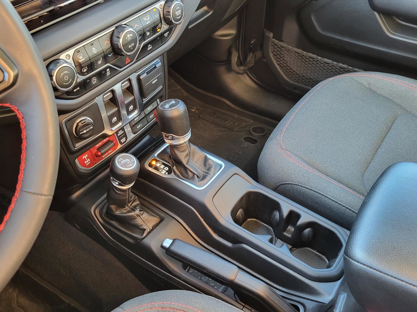 Used 2024 Jeep Wrangler Rubicon w/ Convenience Group image 28