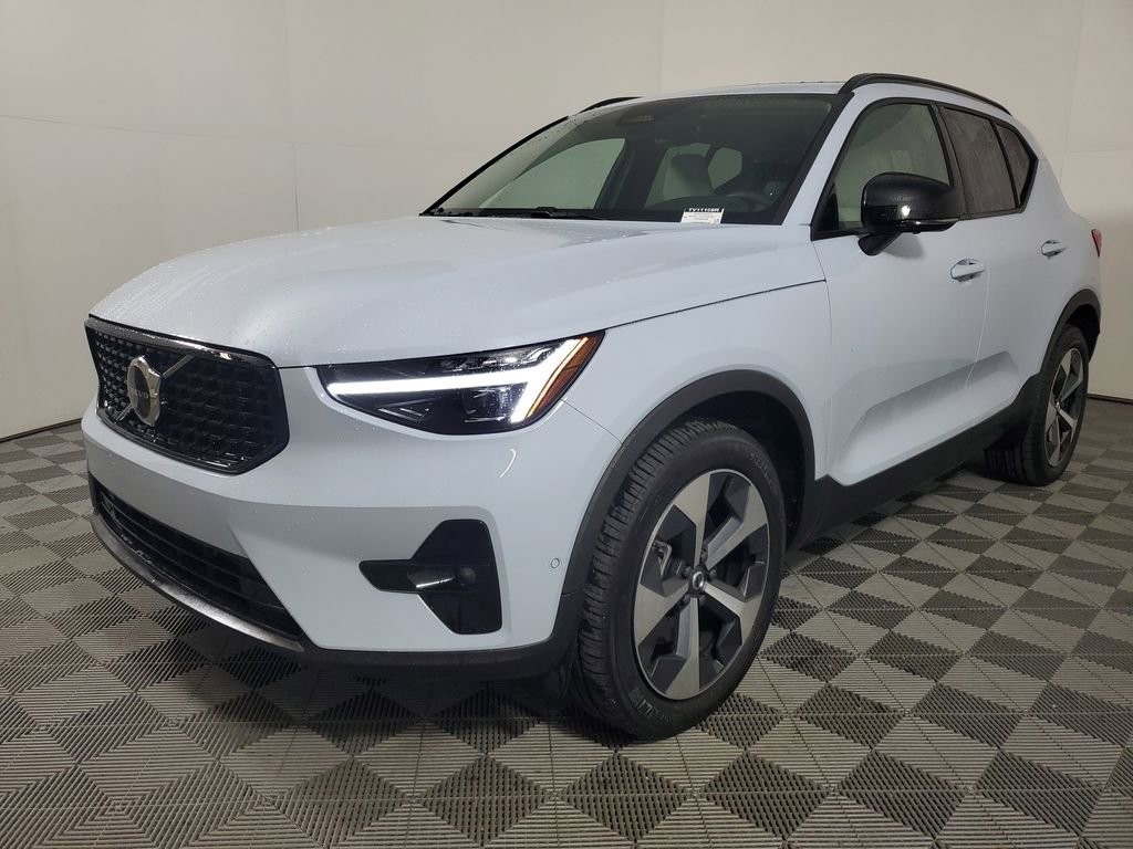 Certified 2026 Volvo XC40 B5 Plus w/ Protection Package Premier image 4