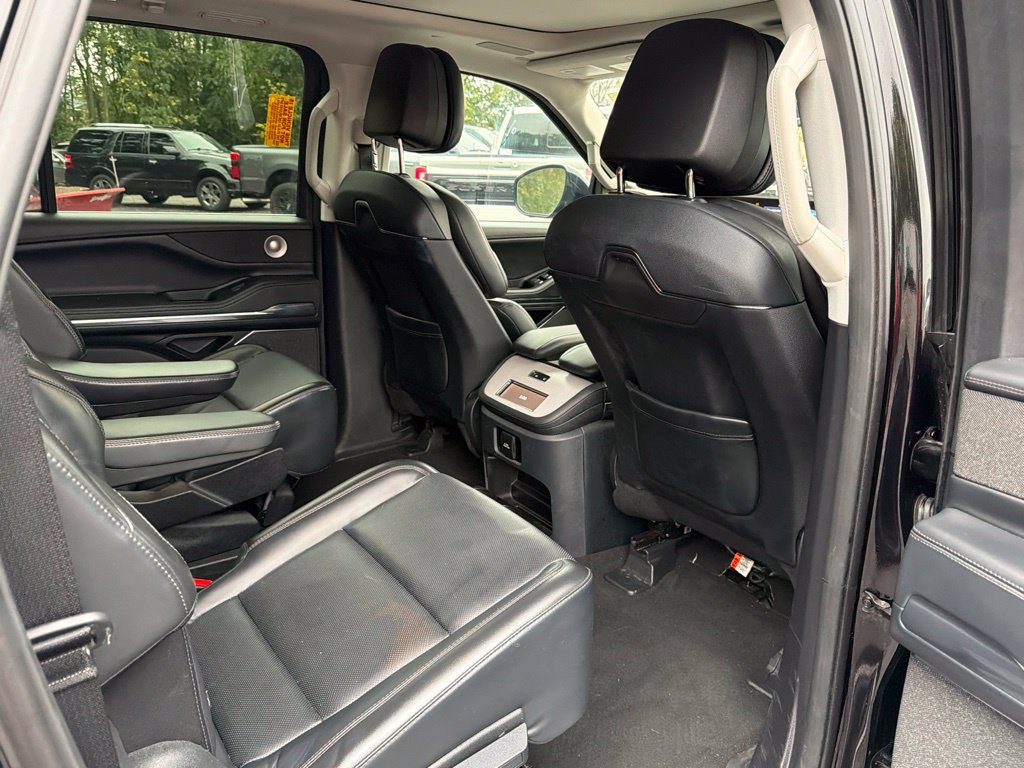 Used 2025 Lincoln Navigator L Reserve AWD/4WD image 21