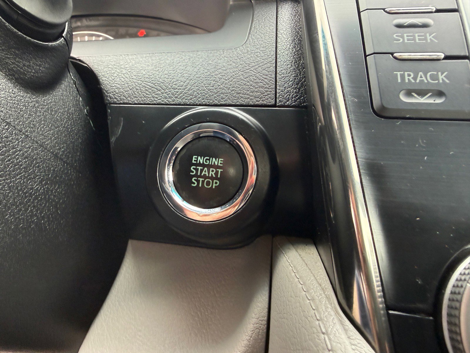 Used 2013 Toyota Camry XLE w/ Leather Pkg image 29