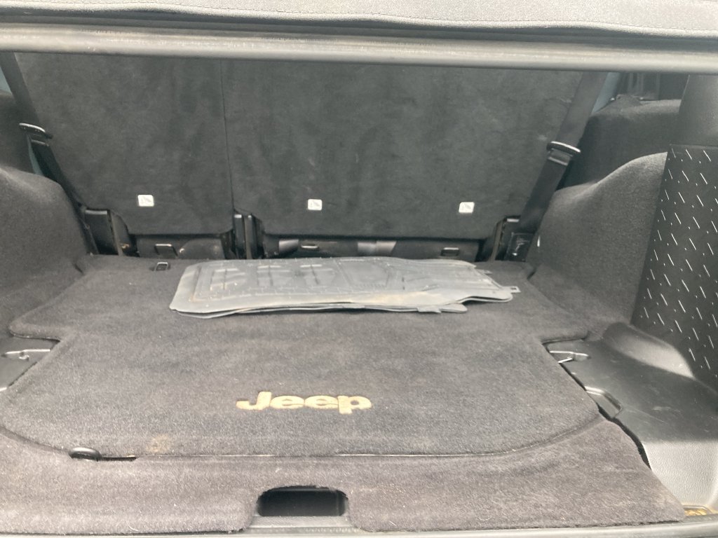 Used 2015 Jeep Wrangler Unlimited Sport w/ Connectivity Group AWD/4WD image 29
