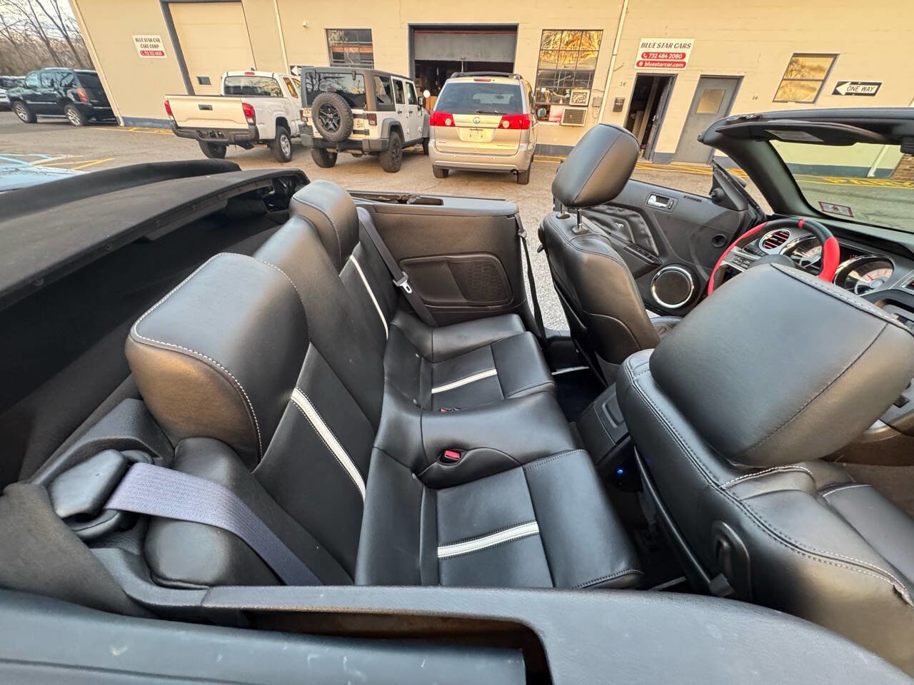 Used 2010 Ford Mustang GT Premium image 31