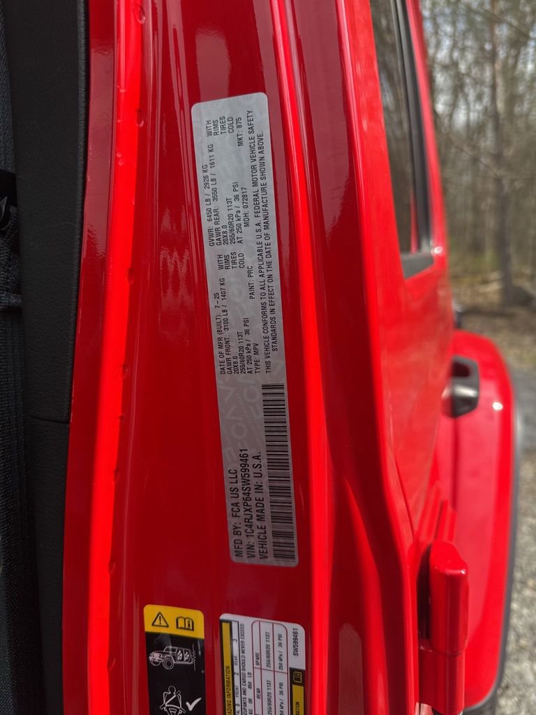 Used 2025 Jeep Wrangler Unlimited Sahara w/ Safety Group image 13